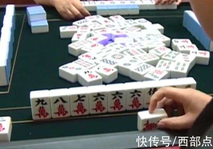 一分钟介绍使用“微信牛牛房卡游戏代理”详细房卡教程