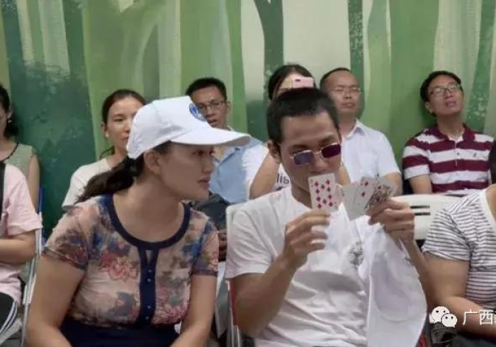 一分钟介绍使用“微信牛牛房卡客服微信号”购买房卡介绍