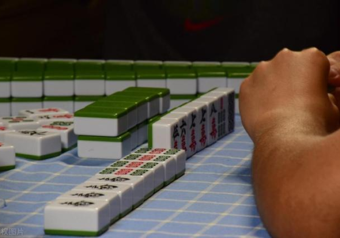 房卡必备教程“微信斗牛如何买房卡”房卡链接获取