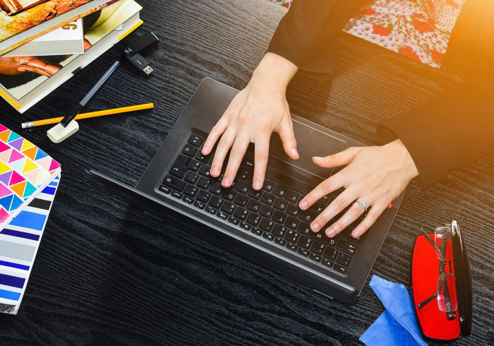 给大家讲解“微信牛牛游戏房卡”房卡获取方式